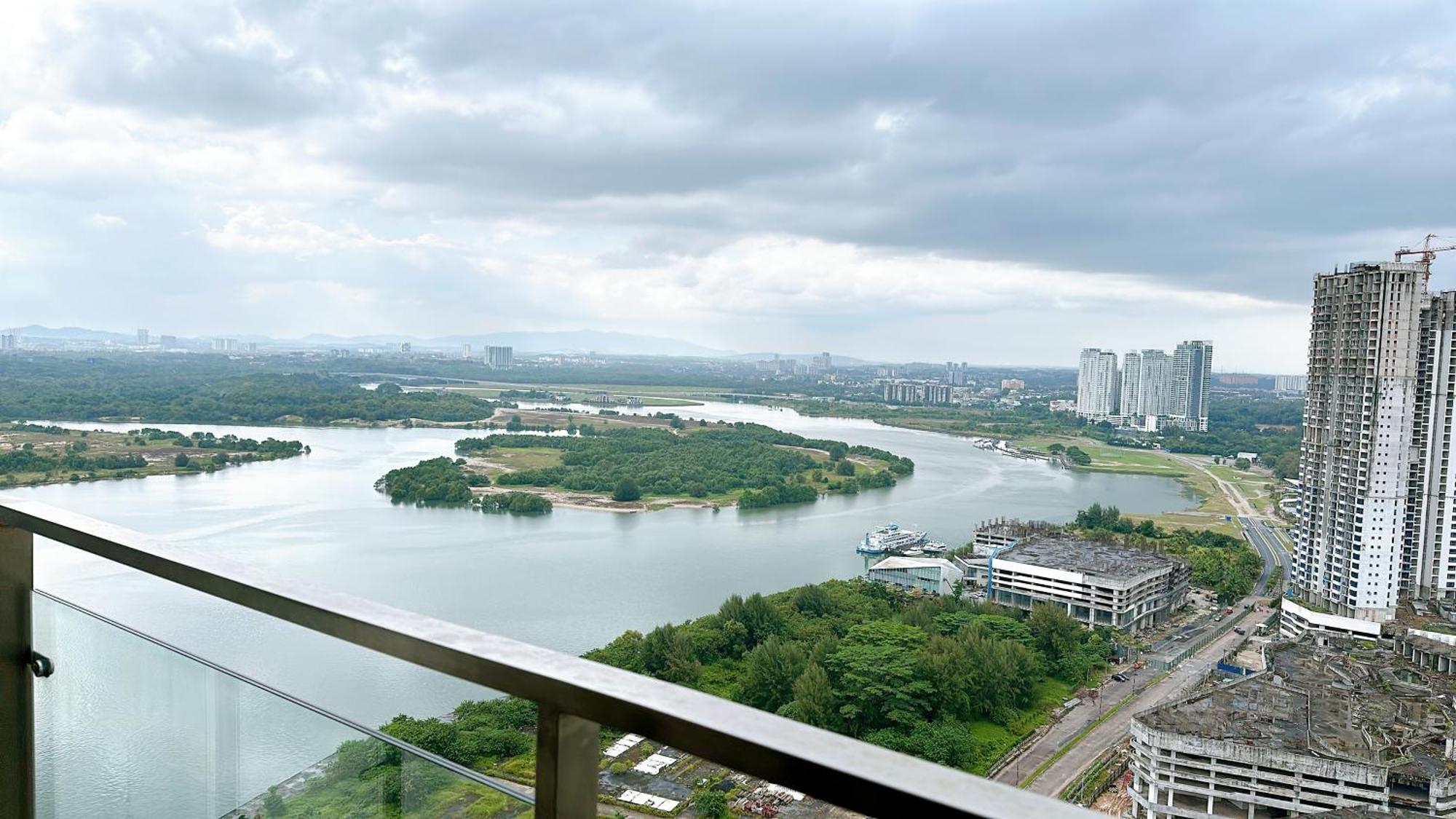 Country Garden Danga Bay By Cactus Thm