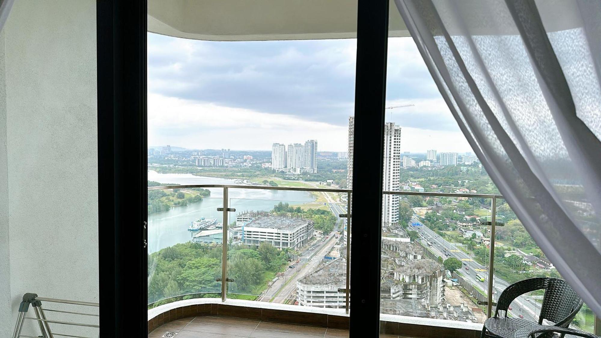 Apartment Country Garden Danga Bay By Cactus Thm